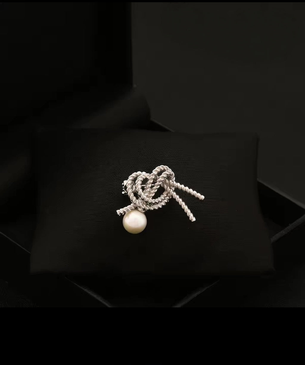 Pearl Knot Brooch Pin (Tied Moments Series)