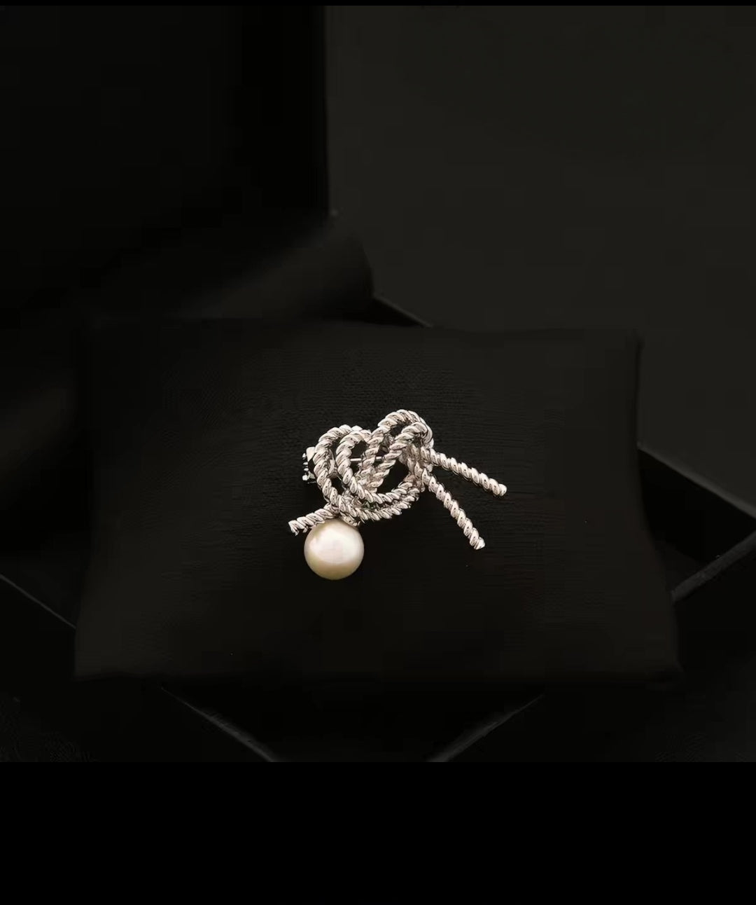 Pearl Knot Brooch Pin (Tied Moments Series)