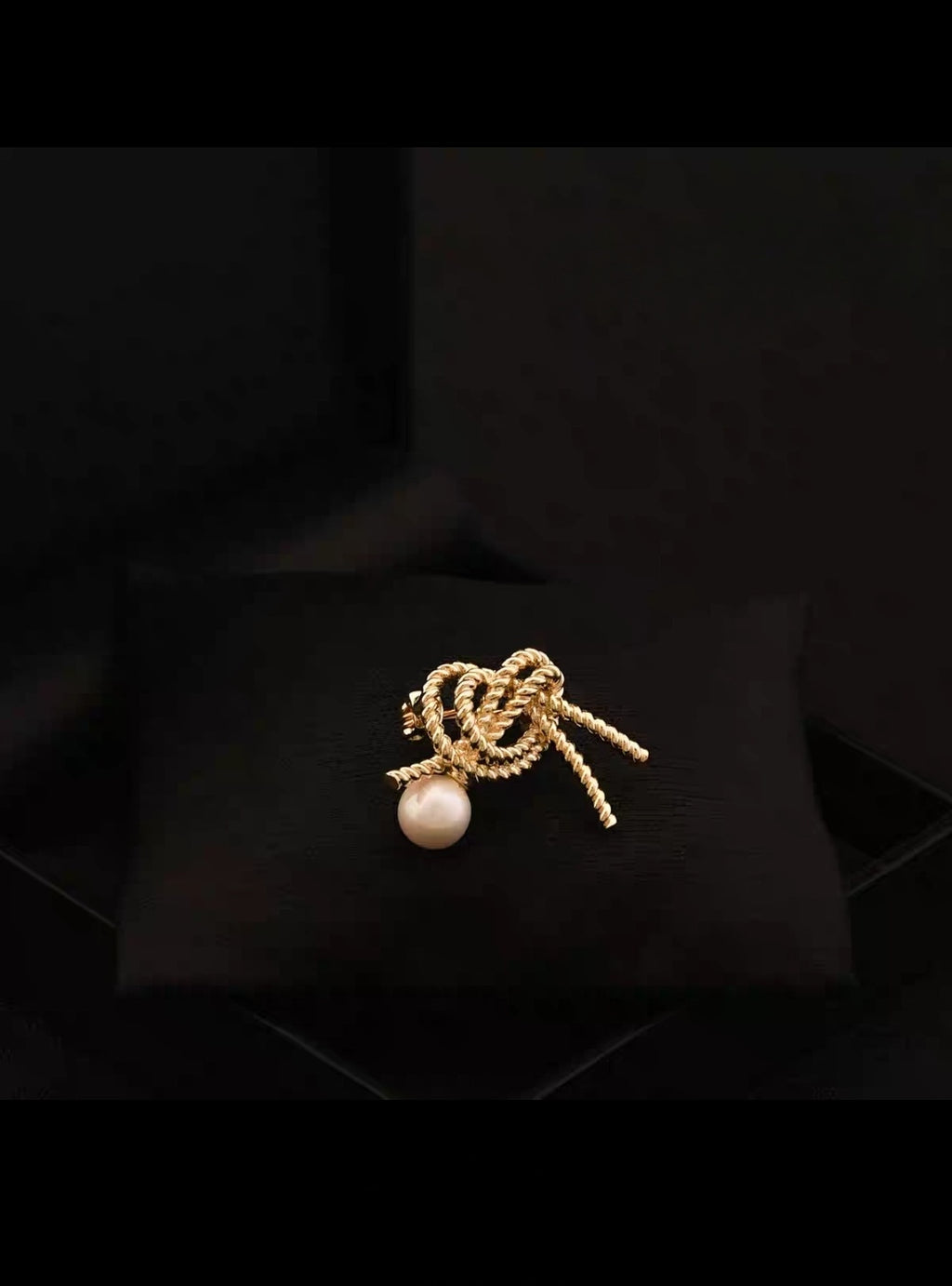 Pearl Knot Brooch Pin (Tied Moments Series)