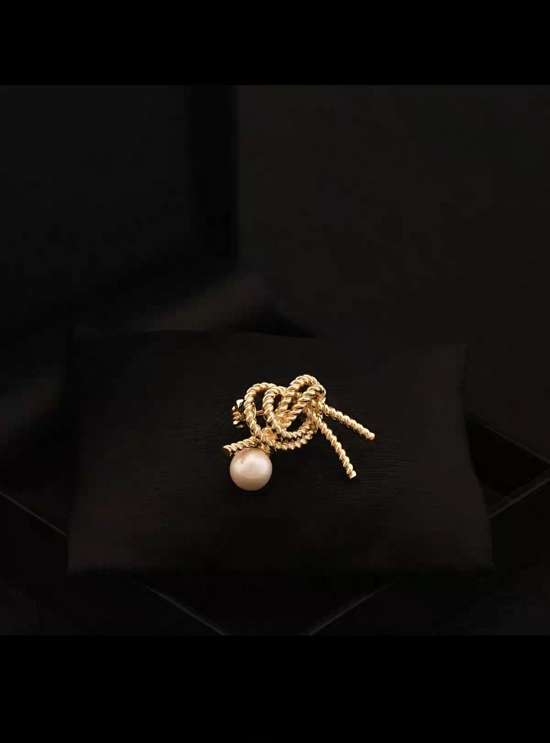 Pearl Knot Brooch Pin (Tied Moments Series)