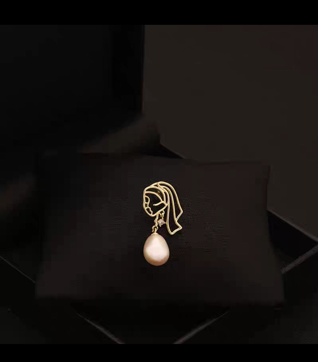 Girl with a Pearl Drop – Brooch Pin