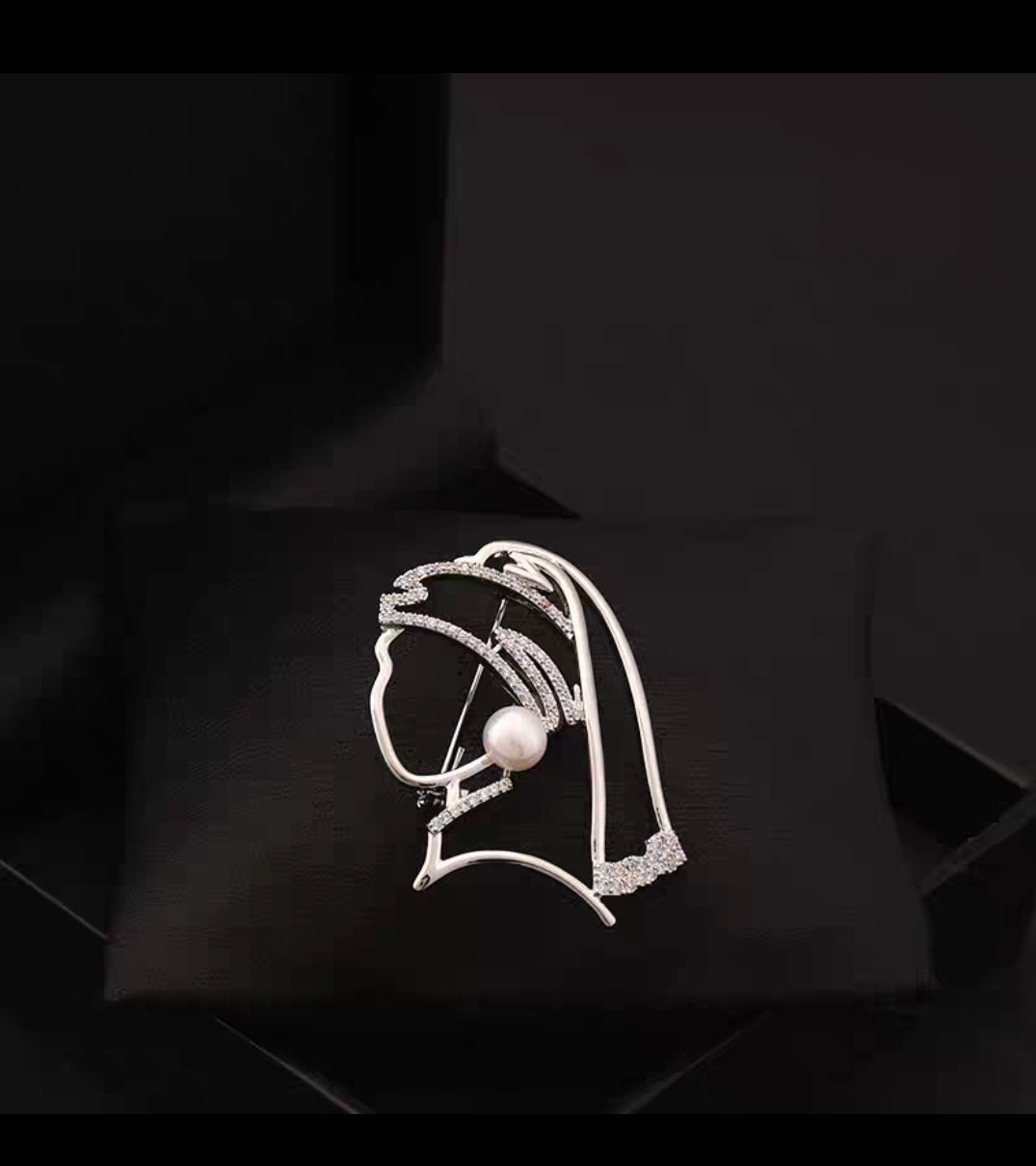 Girl with a Pearl Earring Silhouette – Brooch Pin