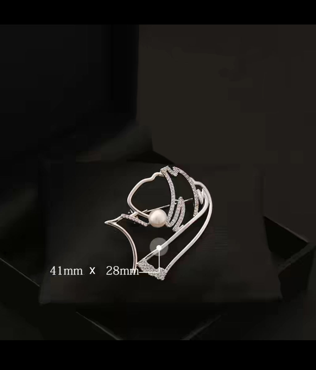 Girl with a Pearl Earring Silhouette – Brooch Pin
